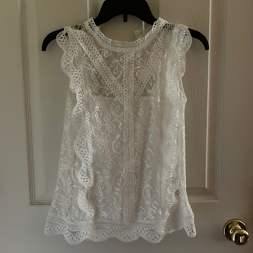 White Sleeveless Lace Shirt